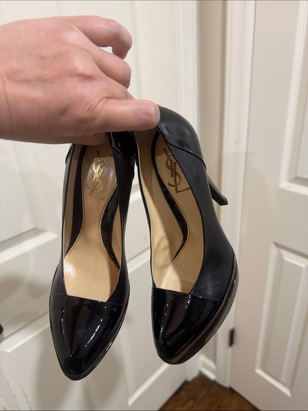 Yves Saint Laurent/Black Patent/Black Leather/Subtle pointed-Toe Pumps! NWOT!!!